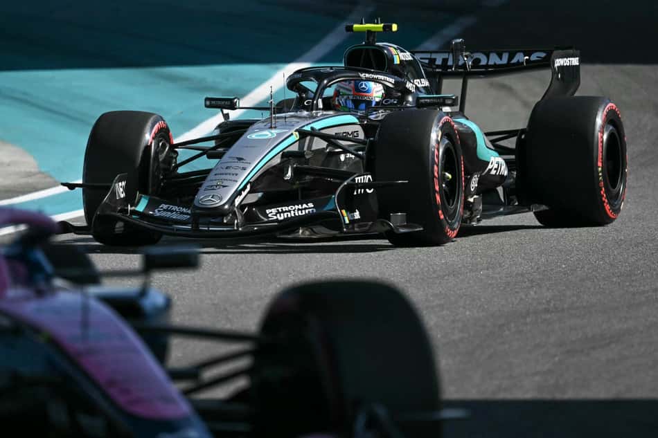 Kimi Antonelli, da Mercedes, em ação na classificatória do GP de Miami da F1 2026 (Foto: CHANDAN KHANNA / AFP)