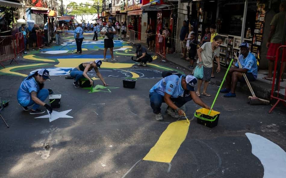 Rocinha lança o maior mural para torcer pelo Brasil na Copa do Mundo; veja