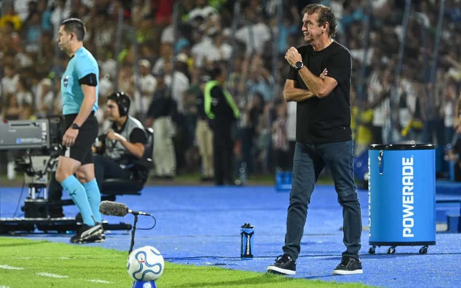 Cuca comenta desentendimento entre Neymar e Robinho Jr. no Santos: 'Não foi legal'