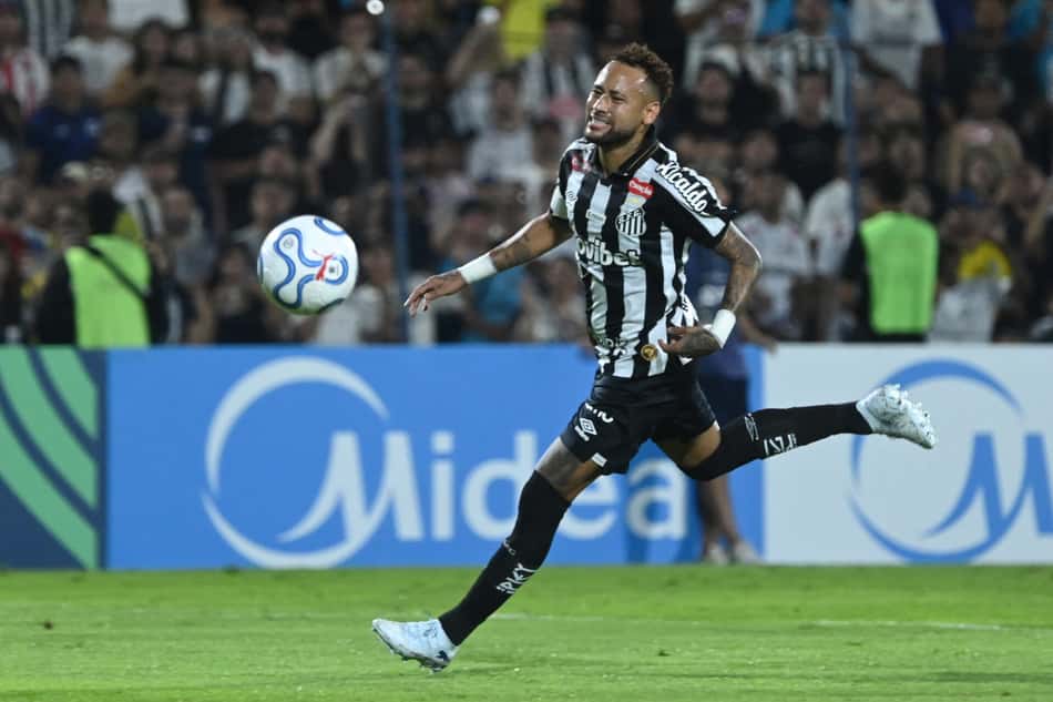 Neymar retornou ao Santos depois de ter sido poupado no clássico contra o Palmeiras. (Foto: Daniel Duarte/ AFP)
