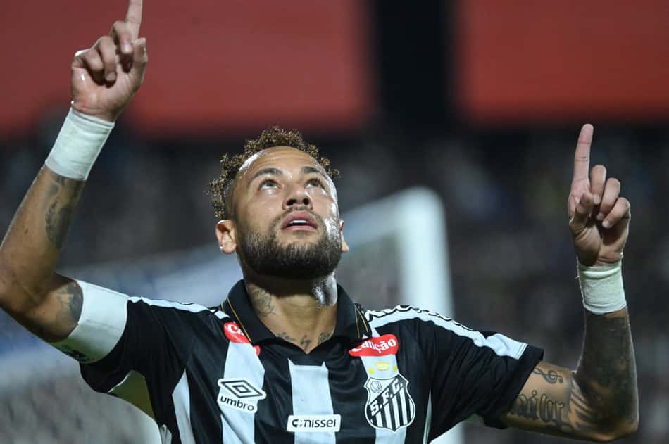 Neymar comemora gol pelo Santos diante do Recoleta. (Foto: Daniel Daurte / AFP)