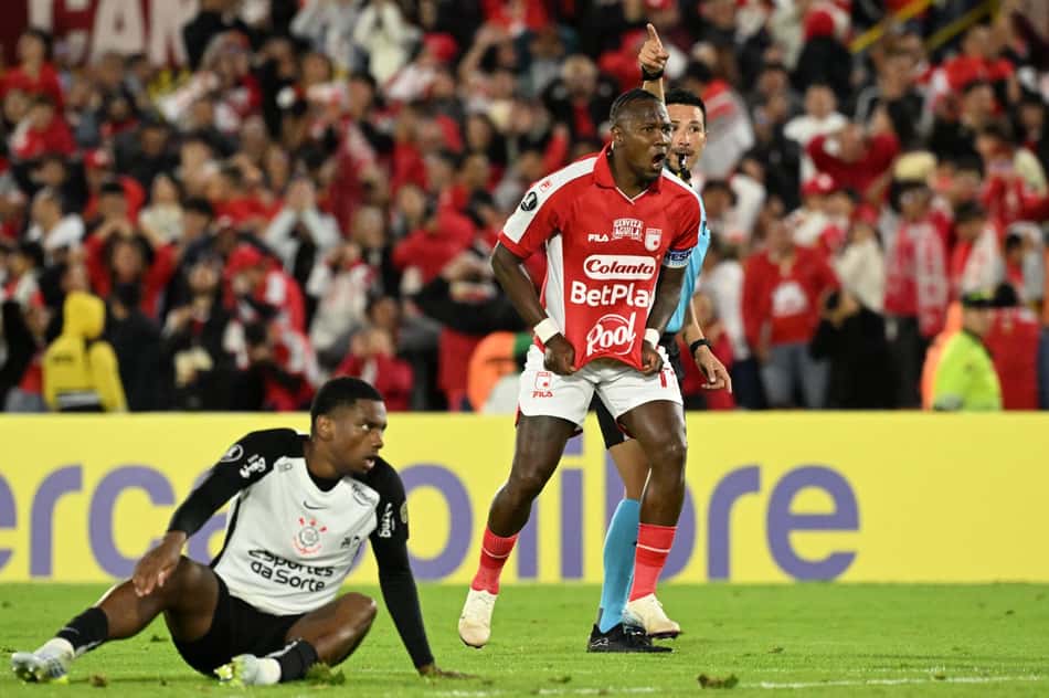 Corinthians ficou no empate fora de casa (Foto: Luis ACOSTA / AFP)