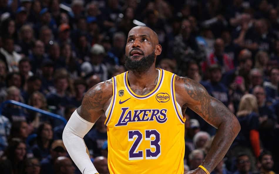 LeBron James atinge marca inédita de 300 partidas de playoffs