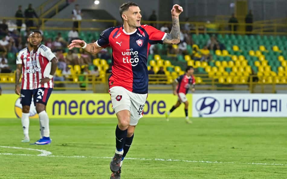 Torcedores do Vasco reagem a gol de Vegetti na Libertadores: 'Saudades'