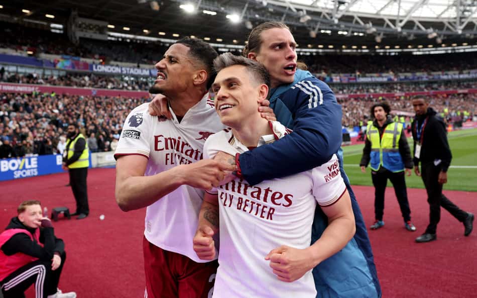 Com mão na taça e drama do VAR, Arsenal vence West Ham fora de casa pela Premier League