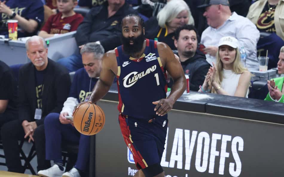 NBA: astro dos Cavaliers entra no top 10 de maiores pontuadores dos playoffs