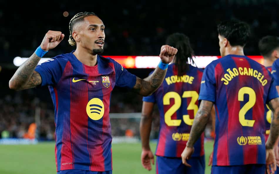 Pré-convocado, Raphinha marca dois gols em vitória do Barcelona contra o Real Bétis