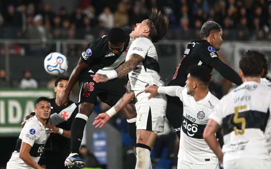 Gol perdido em Olimpia x Vasco irrita torcedores: 'Não se ajuda'