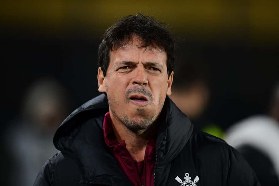 Fernando Diniz, técnico do Corinthians (Foto: Dante Fernandez / AFP)