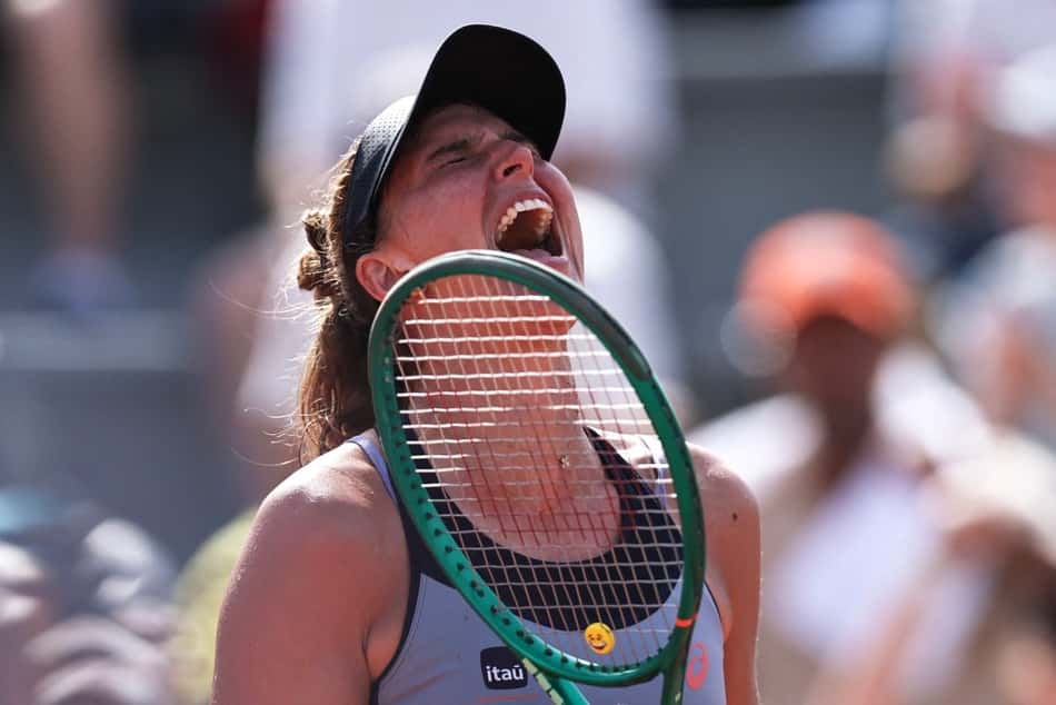 Bia Haddad na estreia em Roland Garros contra a britânica Francesca Jones (Foto: Anne-Christine POUJOULAT / AFP)