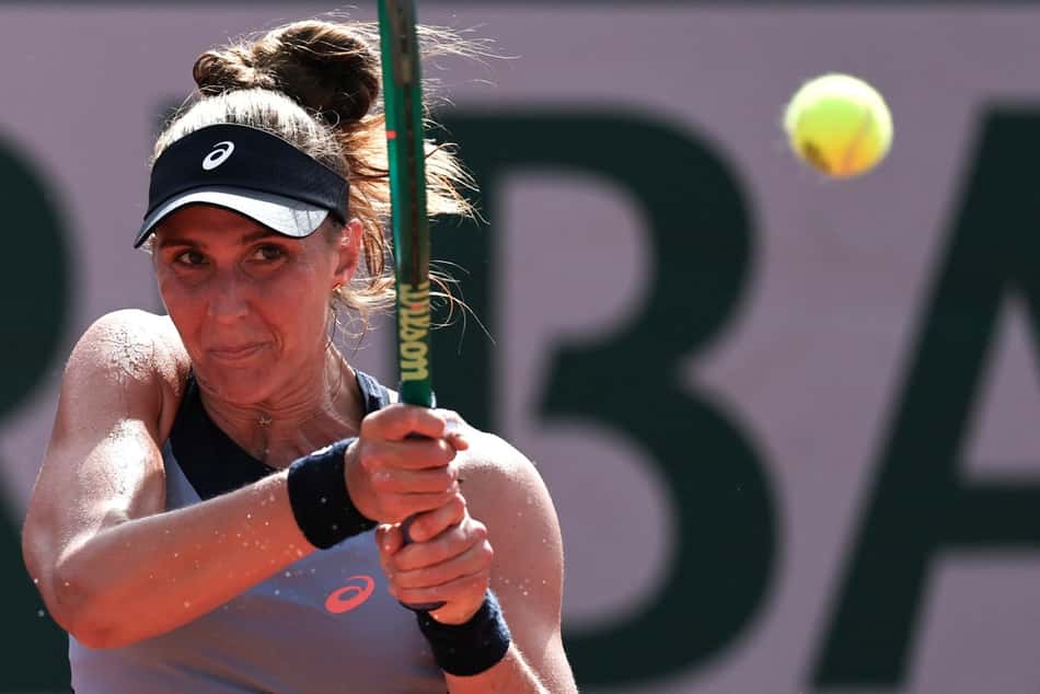 Bia Haddad na estreia em Roland Garros contra a britânica Francesca Jones (Foto: Anne-Christine POUJOULAT / AFP)
