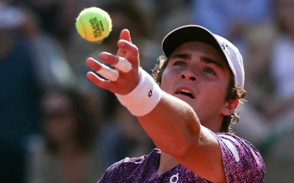 Torcedores rasgam elogios a João Fonseca após vitória em Roland Garros: 'Monstro'