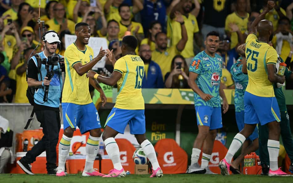 Rayan marcou seu primeiro gol com a camisa da Seleção Brasileira (Foto: Mauro Pimentel/AFP)