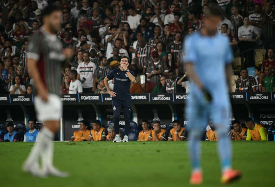 Maxi Cuberas em Fluminense x Bolívar (Foto: MAURO PIMENTEL / AFP)