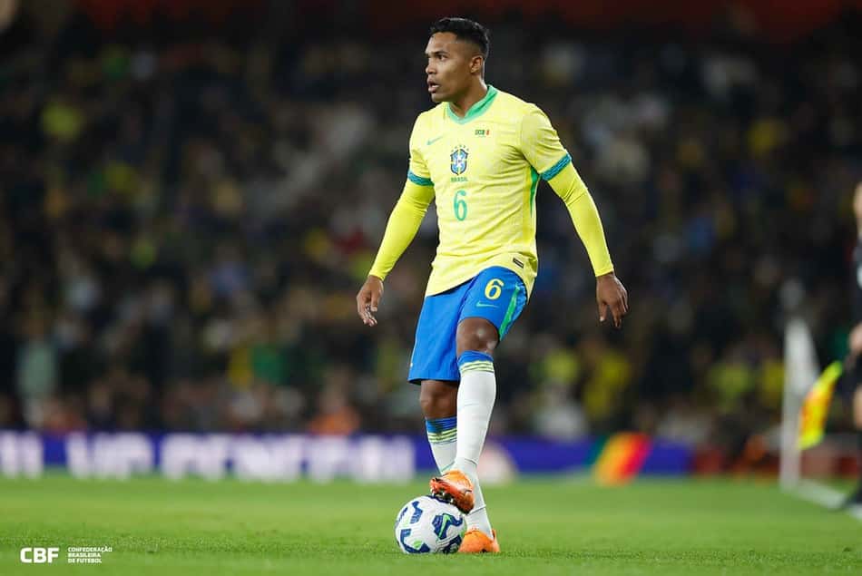 Alex Sandro, do Flamengo, na Seleção Brasileira (Foto: @rafaelribeirorio/CBF)