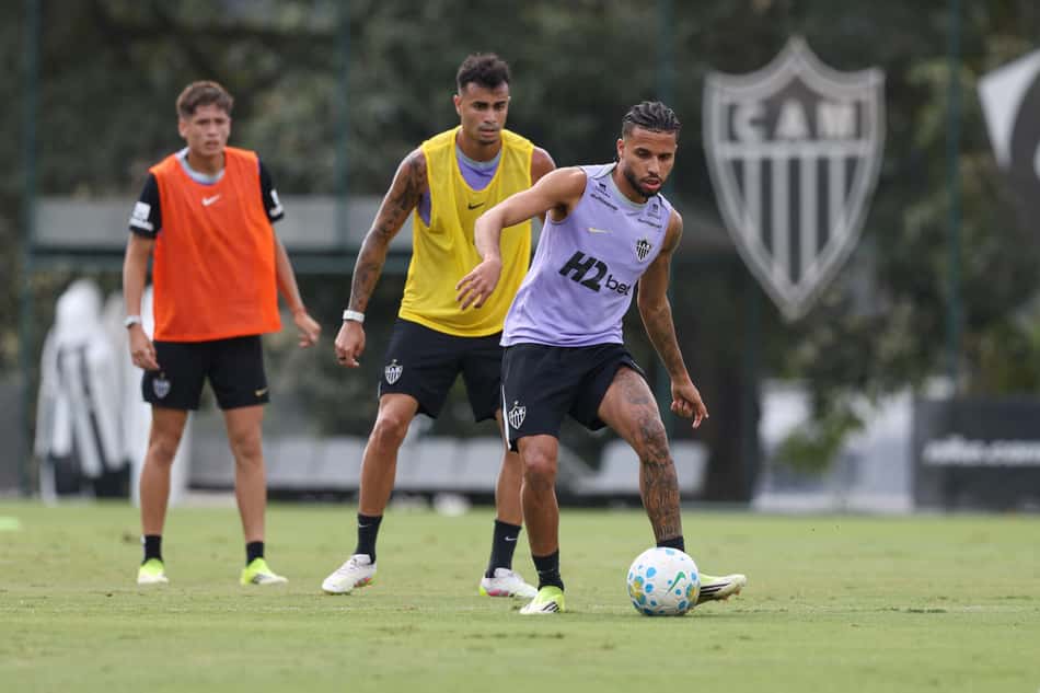 Alexsander, Reinier e Iván Román treinamento   (Foto: Pedro Souza / Atlético)