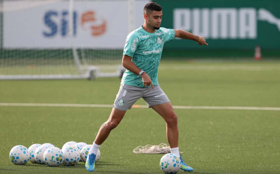 Palmeiras conta com retorno de trio, mas pode ter baixa na zaga; veja provável escalação