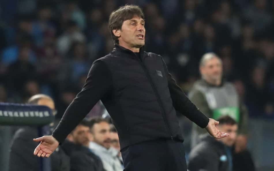 Antonio Conte anuncia saída do Napoli: 'Não consegui unir o time'
