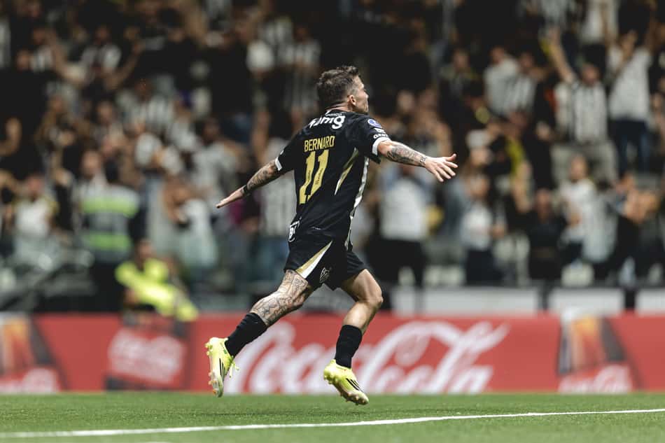 Bernard comemora gol contra o Puerto Cabello (Foto: Pedro Souza / Atlético)