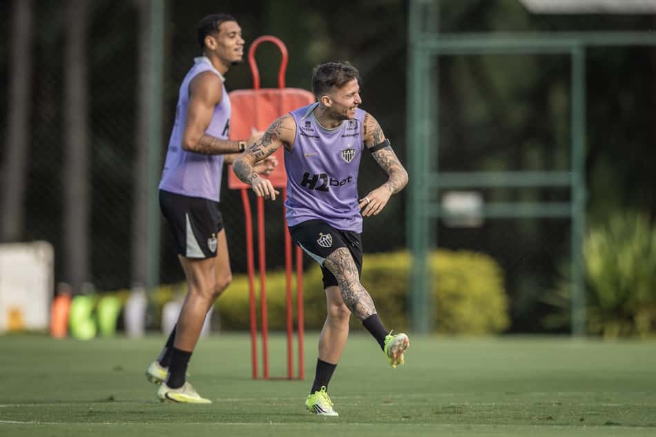Bernard treinamento no Atlético (Foto: Pedro Souza / Atlético)