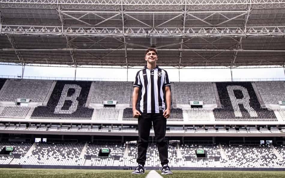 Botafogo firma contrato com atacante da base e estipula multa em R$ 288 milhões