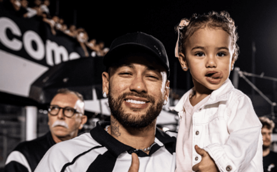 Neymar e Mavie na Vila Belmiro