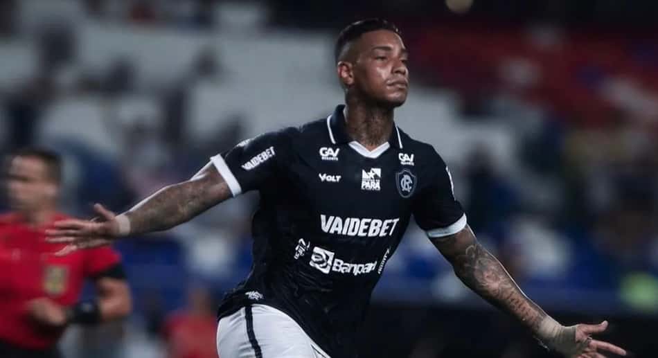 Alef Manga foi o autor do gol de empate da partida na segunda etapa