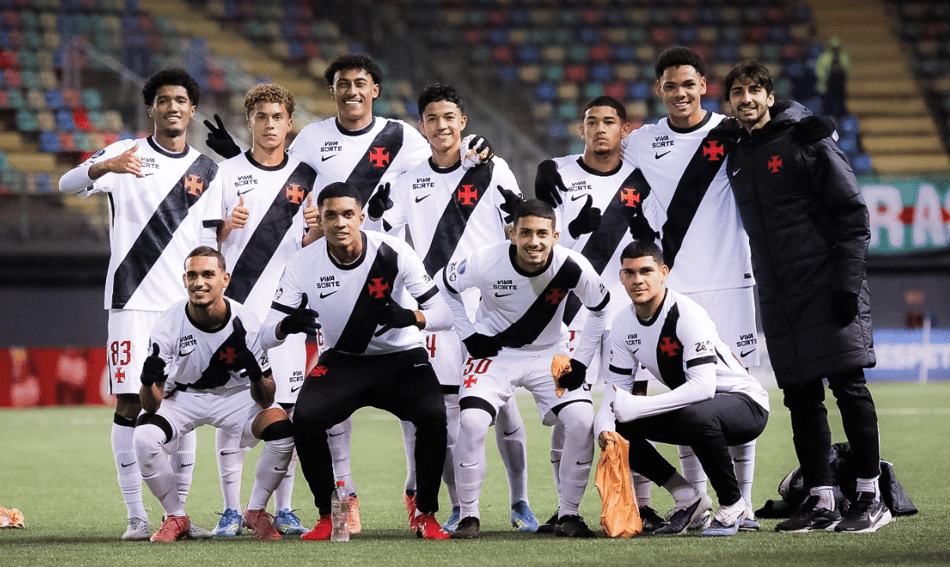 Jovens da equipe sub-20 do Vasco