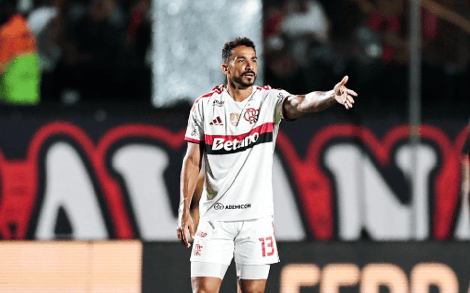 Danilo vê 'massacre' do Flamengo contra o Vitória, mas destaca: 'Pecamos nas finalizações'