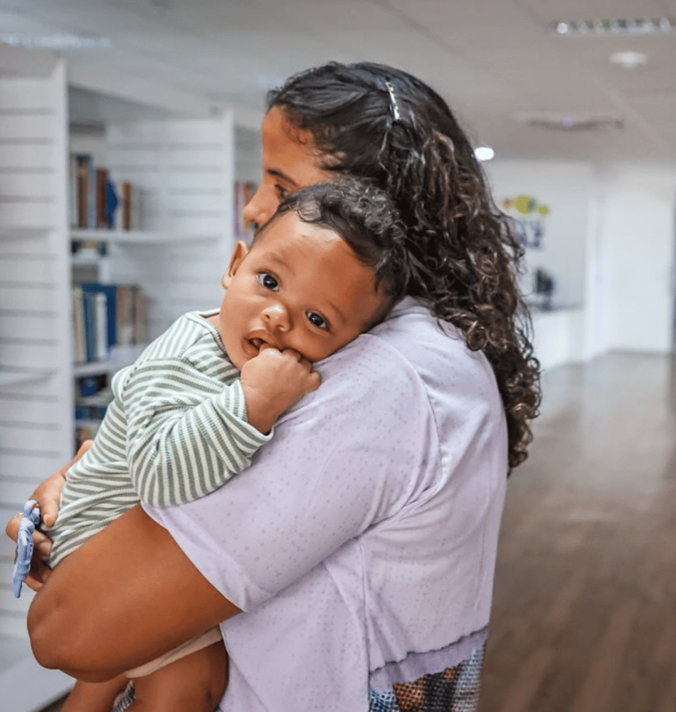 Etiene Medeiros com o filho. (Foto: Divulgação/ Acervo pessoal)