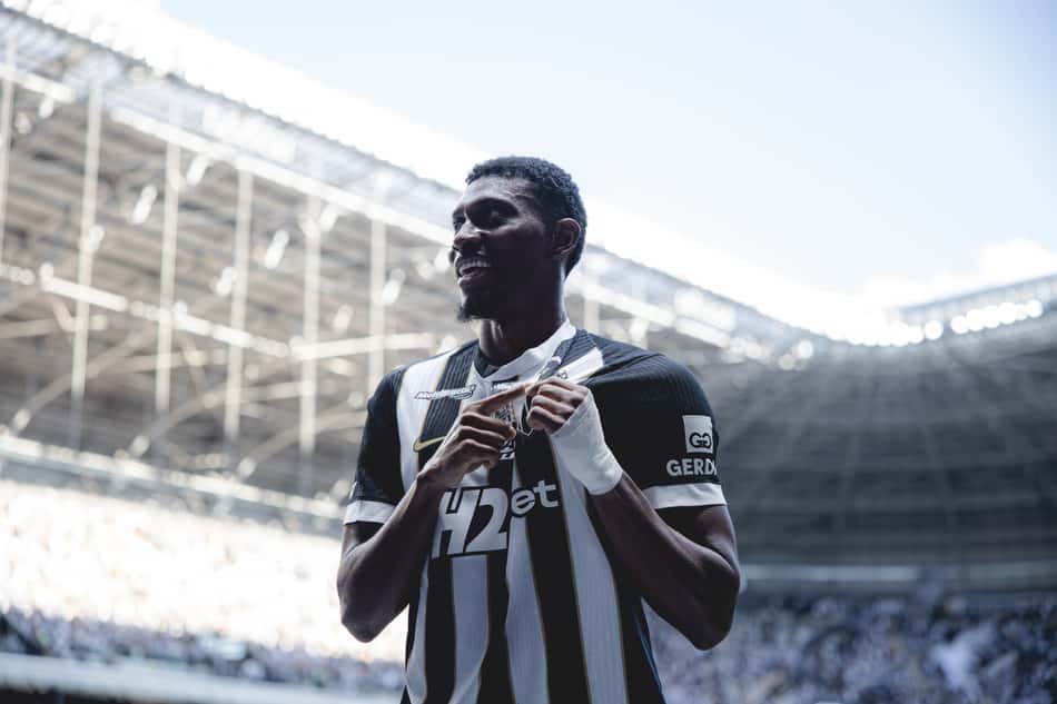 Cassierra comemora gol marcado contra o Botafogo (Foto: Pedro Souza / Atlético)