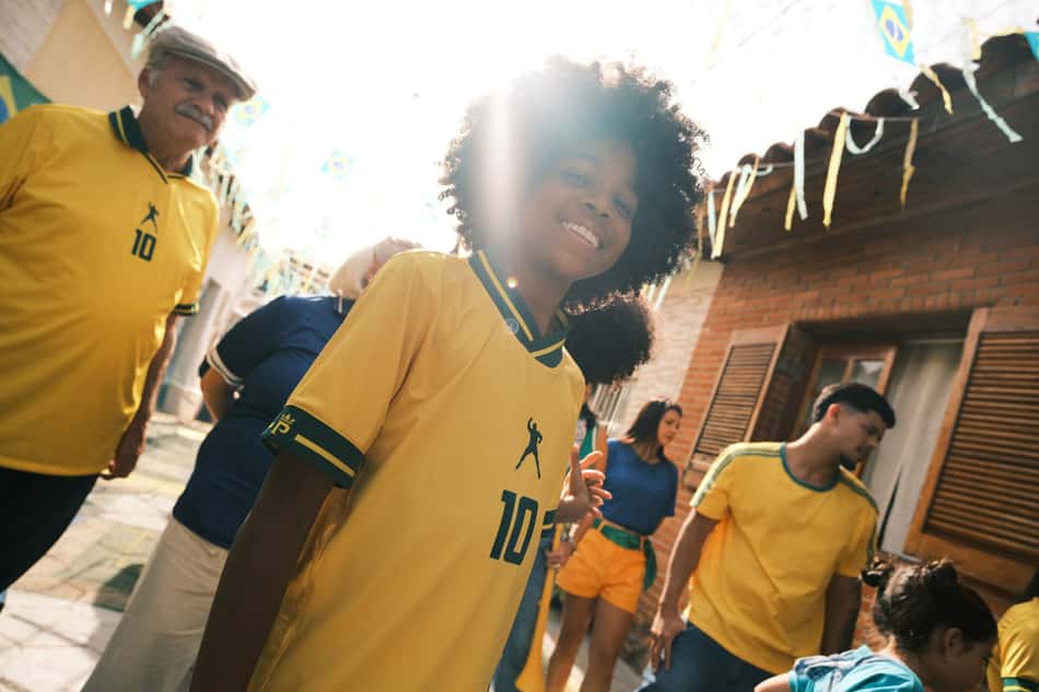 Athleta e Pelé lançam coleção inédita inspirada para a Copa do Mundo