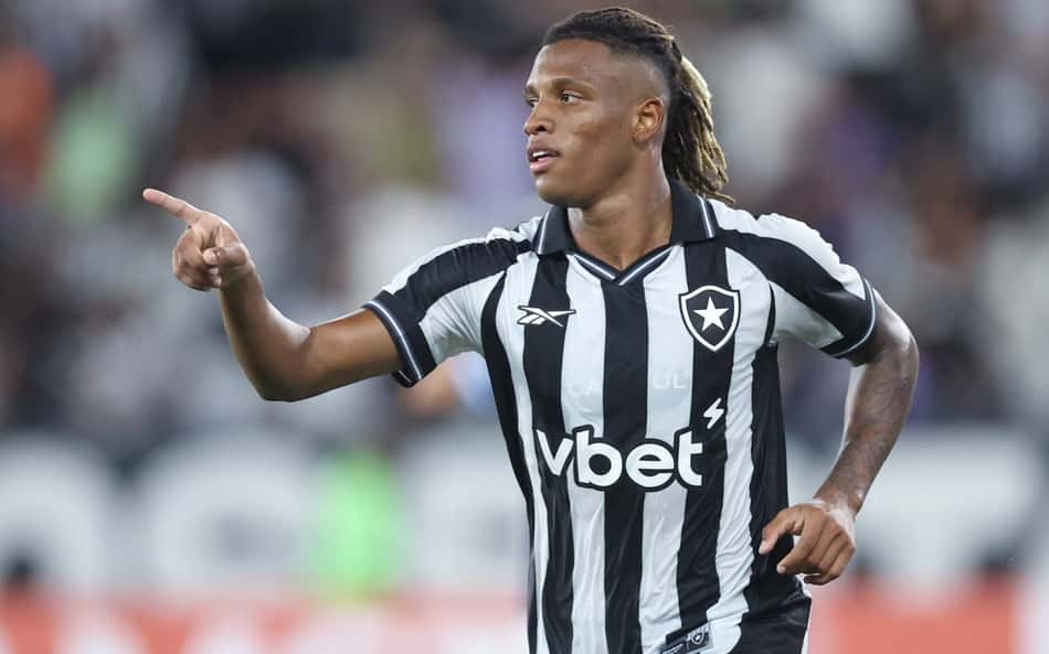 Botafogo busca novo encaixe com saída iminente de Danilo