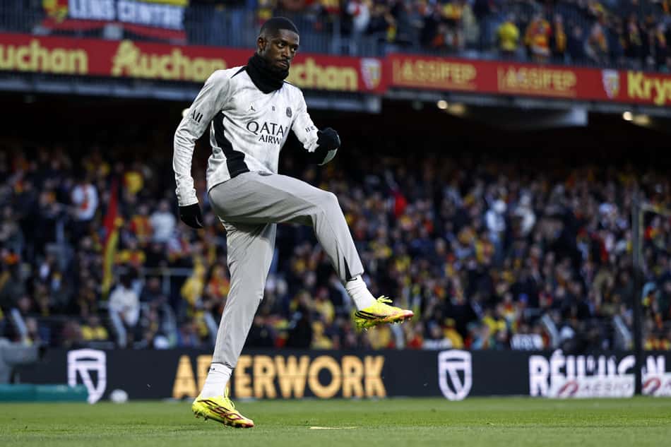 Dembelé se aquece para jogo do PSG 