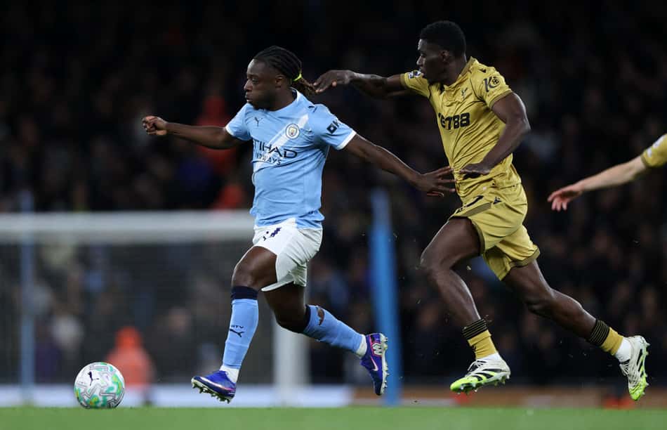 Doku em ação pelo Manchester City contra o Crystal Palace, pela Premier League