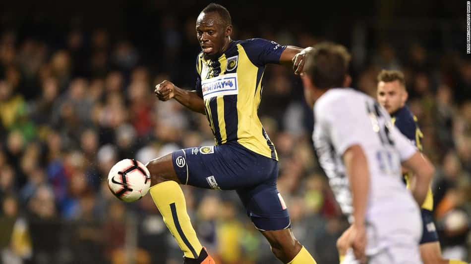 Usain Bolt em sua rápida passagem pelo futebol 