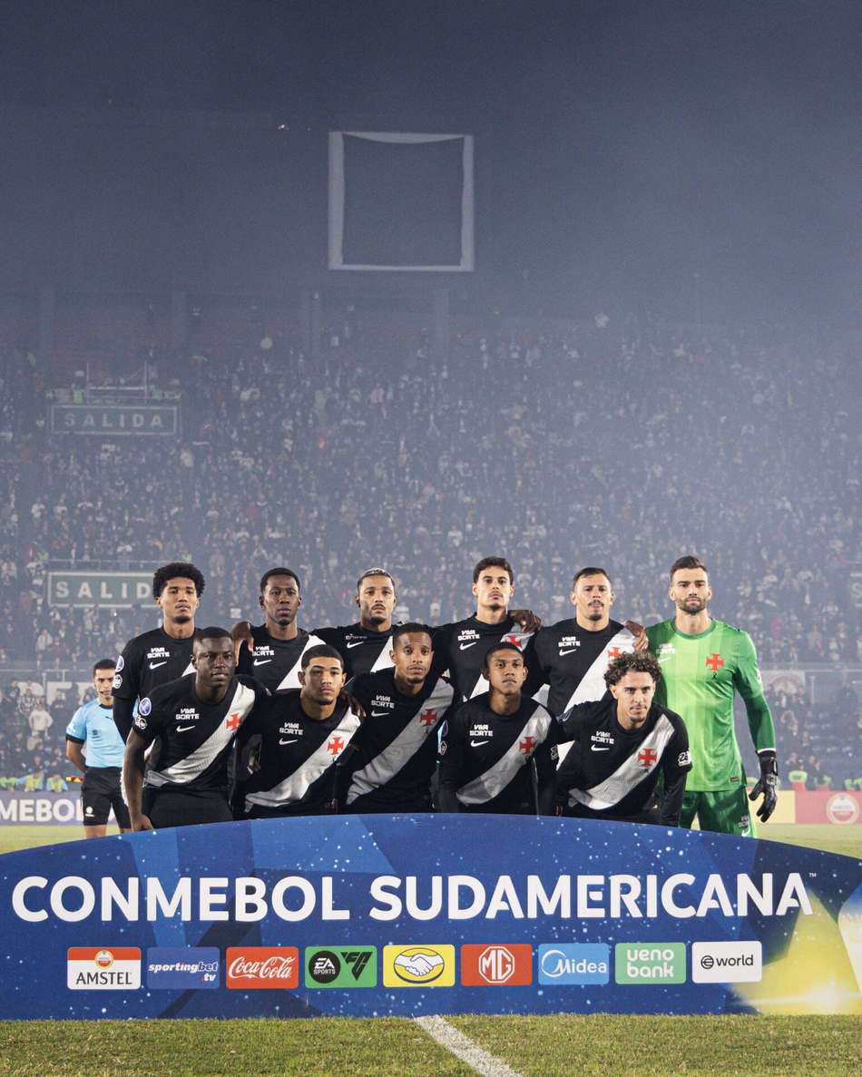 Equipe titular do Vasco em duelo contra o Olimpia