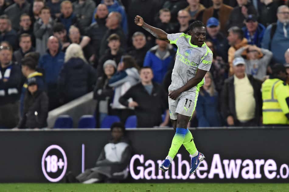 Everton e Manchester City empataram por 3 a 3 pela Premier League (Foto: PETER POWELL / AFP)