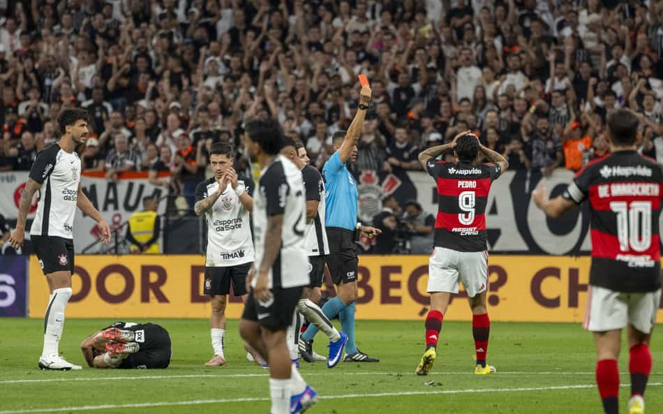 Clubes brasileiros de futebol registram pior desempenho do anos nas redes sociais