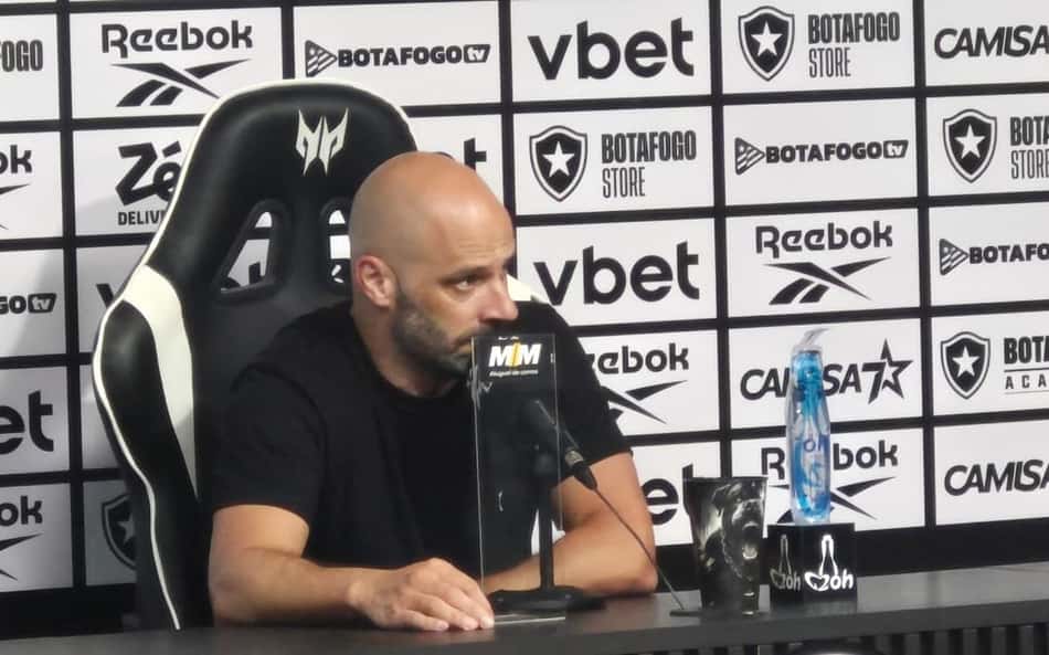 Franclim Carvalho defende esquema do Botafogo após derrota para o Remo: 'Bem postado'
