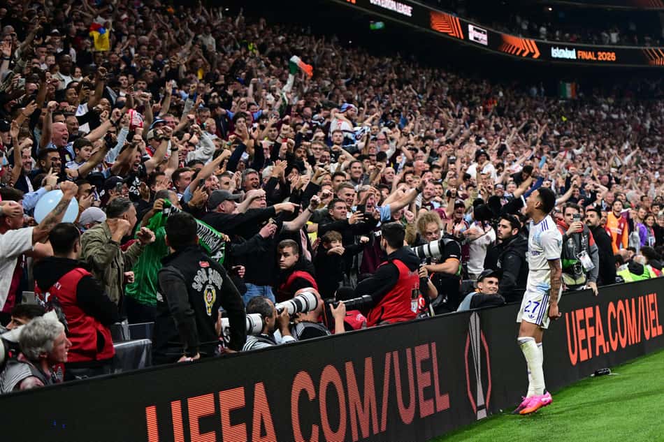 O Aston Villa venceu o Freiburg e conquistou a Europa League (Foto: YASIN AKGUL / AFP)