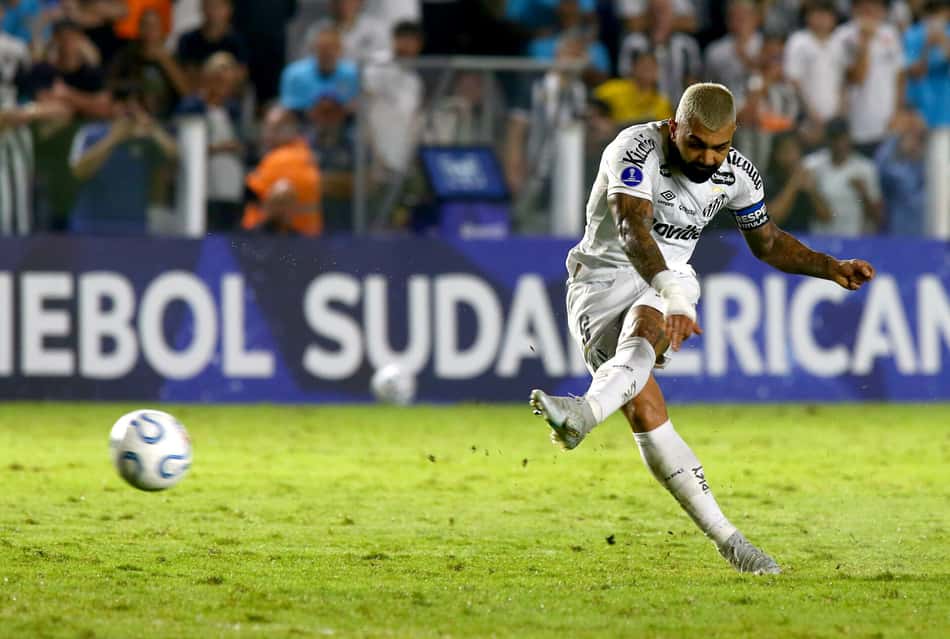Gabigol participou de dois gols contra o Deportivo Cuenca