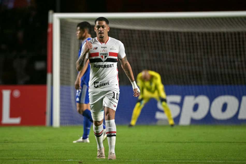 Luciano em campo pelo São Paulo na Sul-Americana