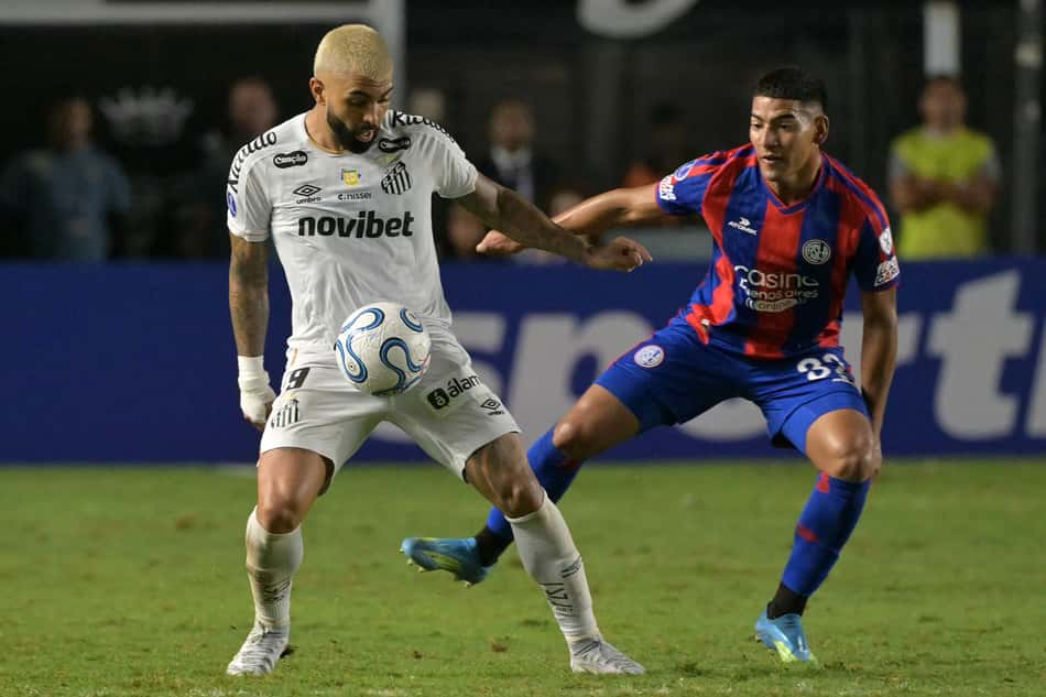 Gabigol durante Santos x San Lorenzo na Sul-Americana