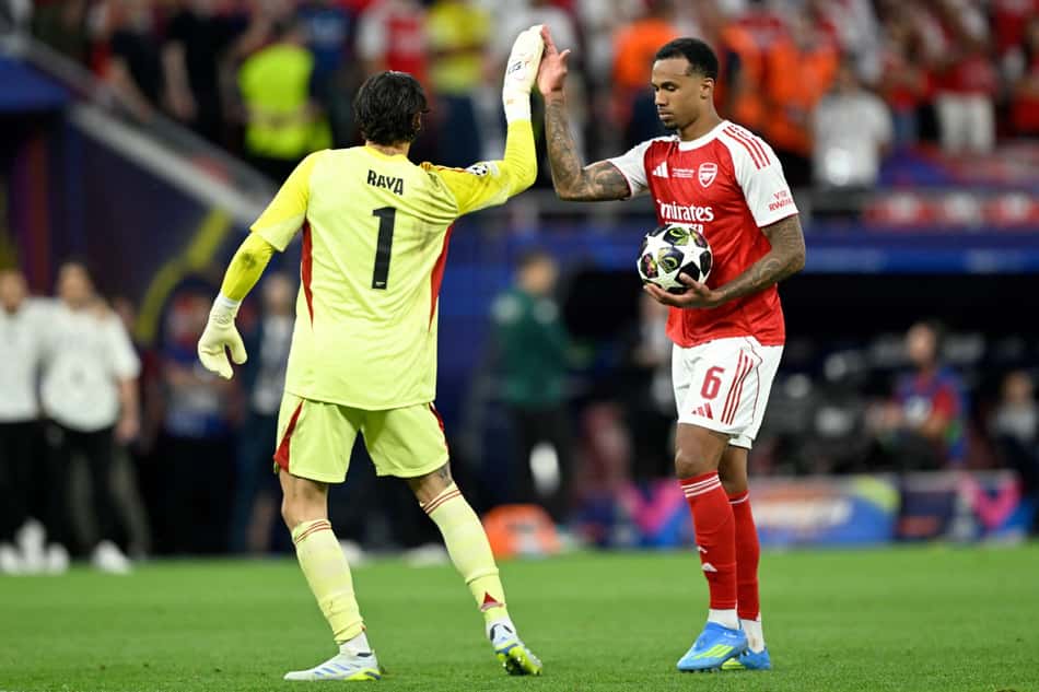 Gabriel Malhães e Raya na final da Champions League entre PSG e Arsenal