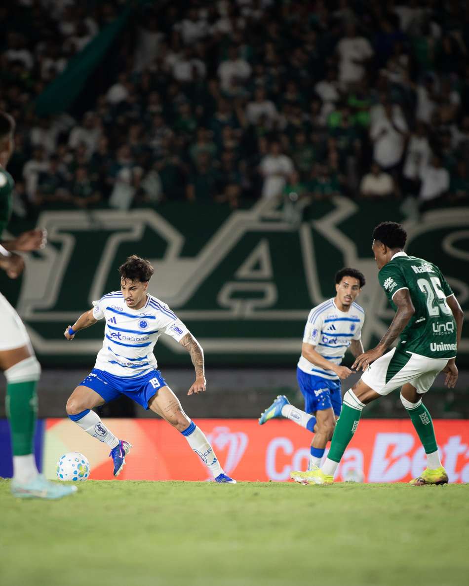 Goiás x Cruzeiro em campo pela quinta fase da Copa do Brasil