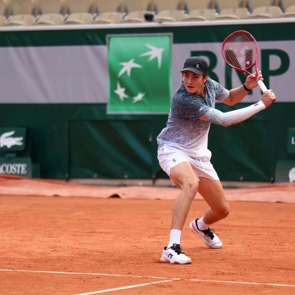 João Fonseca em um dos primeiros treinos em Roland Garros