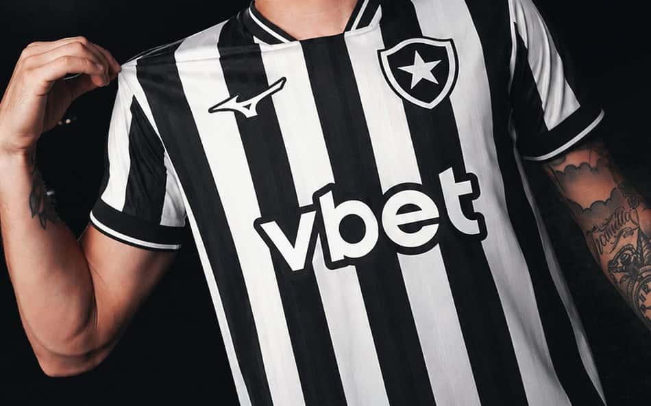 Botafogo lança coleção de uniformes com a Mizuno; veja fotos