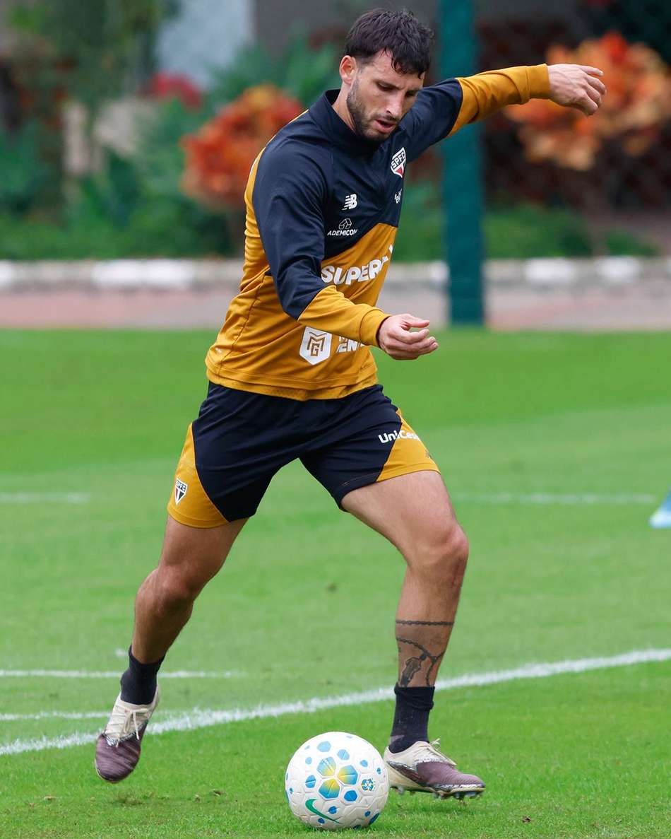 Calleri treinando no São Paulo