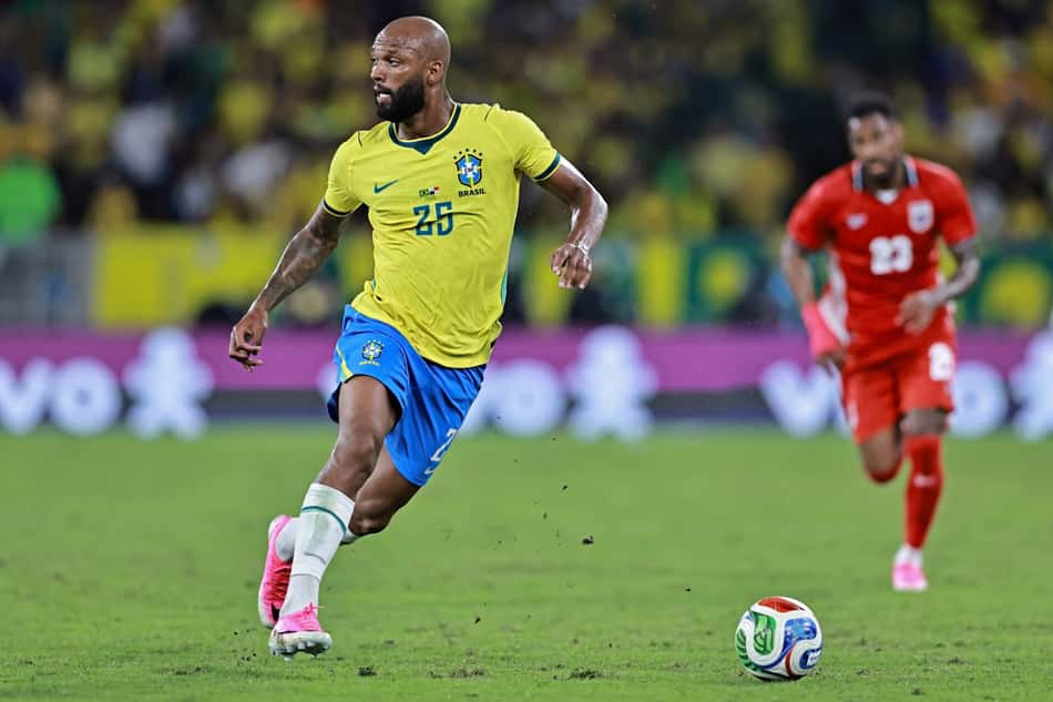 Igor Thiago correndo contra o Panamá no Maracanã